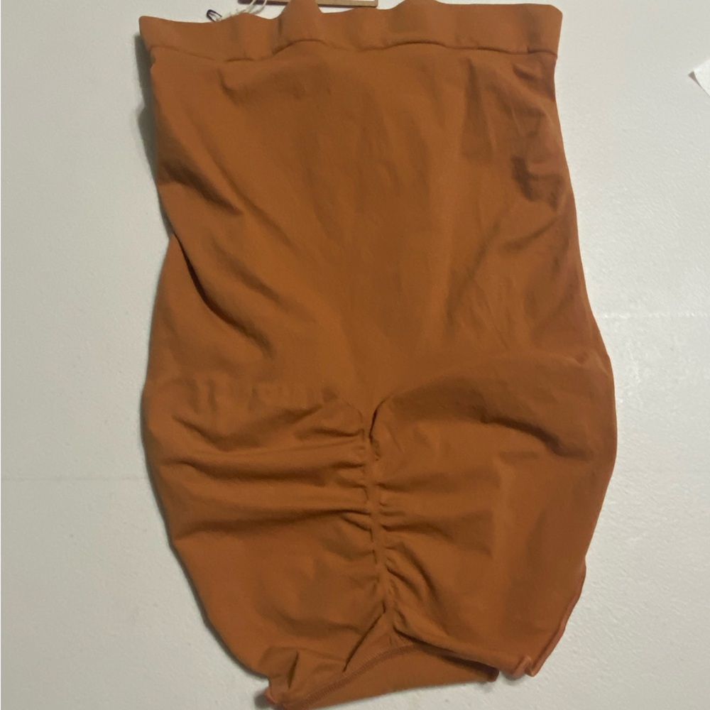 SKIMS High-Waist Shapewear Briefs - Bronze - Picture 5 of 6
